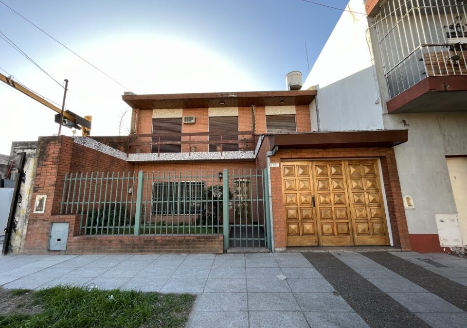 183 – CASA 4 AMBIENTES EN 2 PLANTAS