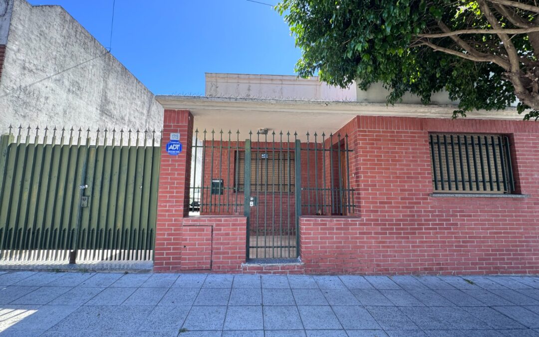 Cod – 215 CASA 3 AMBIENTES CON COCHERA