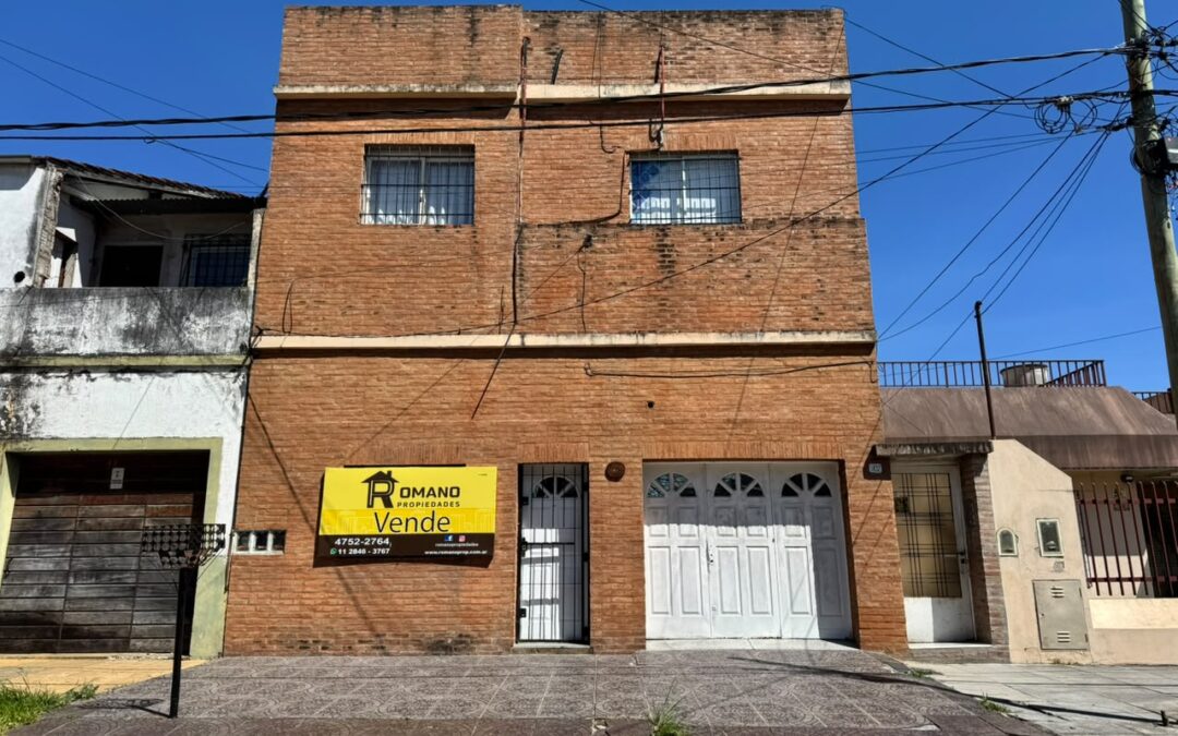 COD – 220 CASA MULTIFAMILIAR DE 2 Y 3 AMBIENTES CON COCHERA
